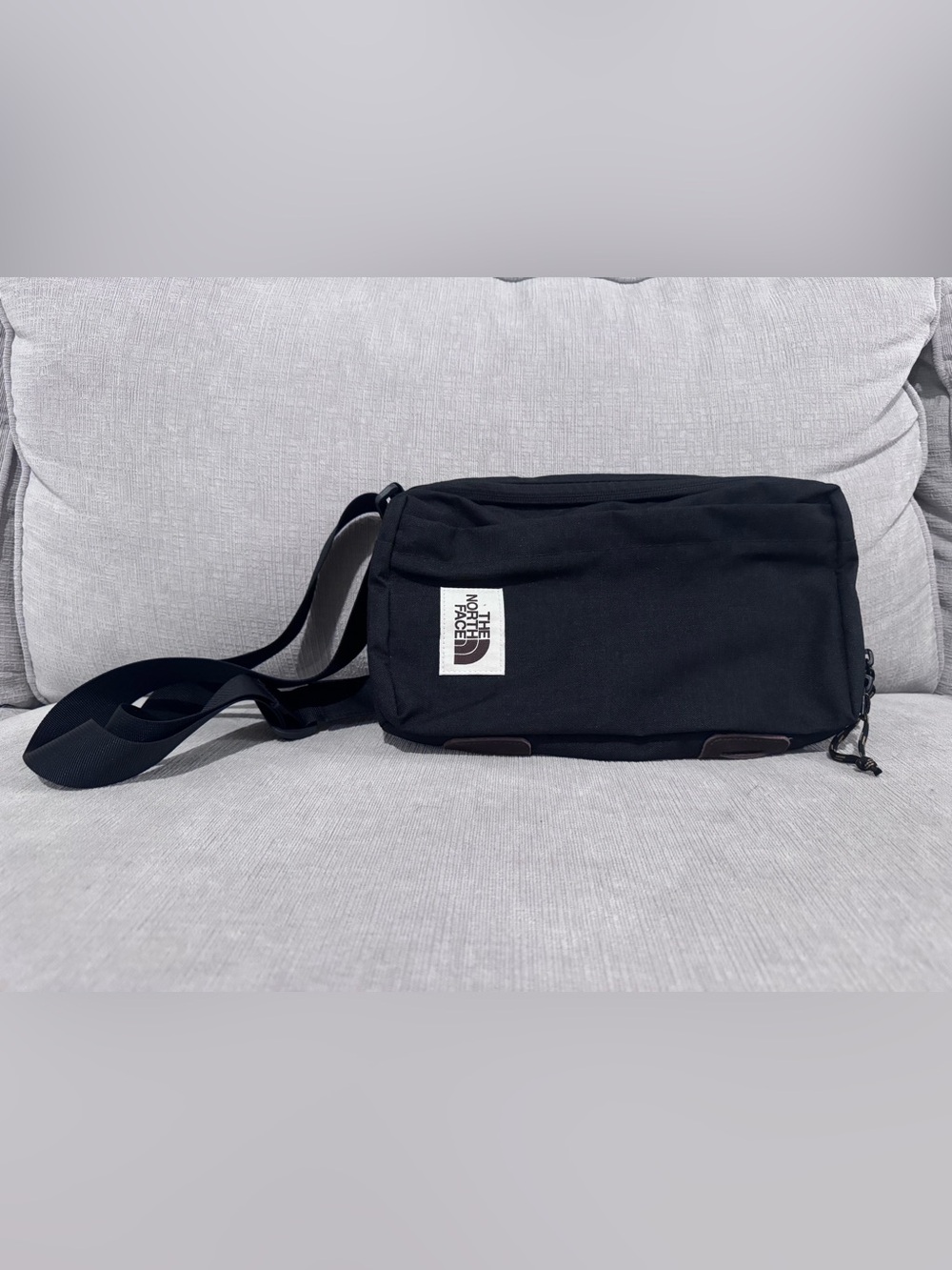 The North Face Field Bag 7L Black Crossbody Shoulder Bag NF0A3KZS